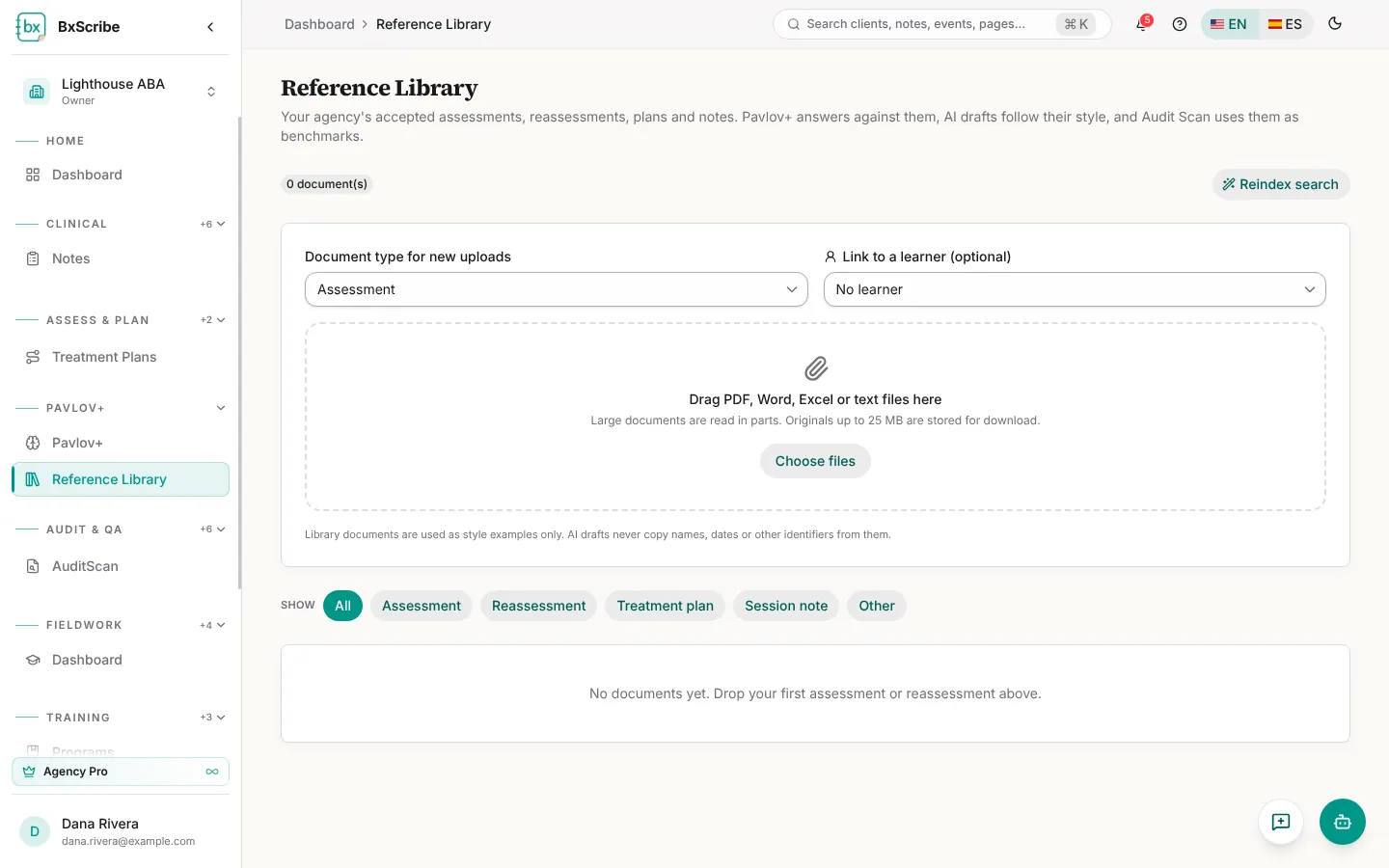 El área de carga de la Biblioteca de referencia y los filtros de documentos.